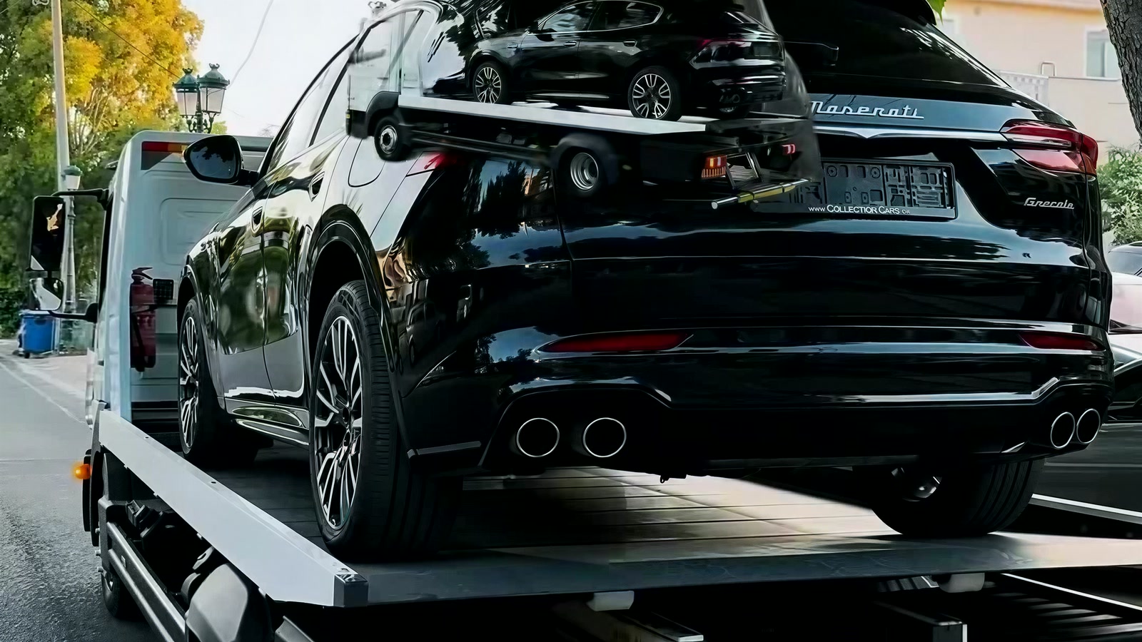 Luxury sedan σε μεταφορά